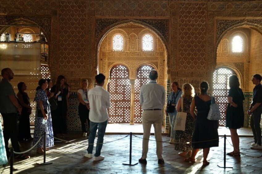 Alhambra &Charles Palace Guided Tour with Optional Nasrid Palaces 1