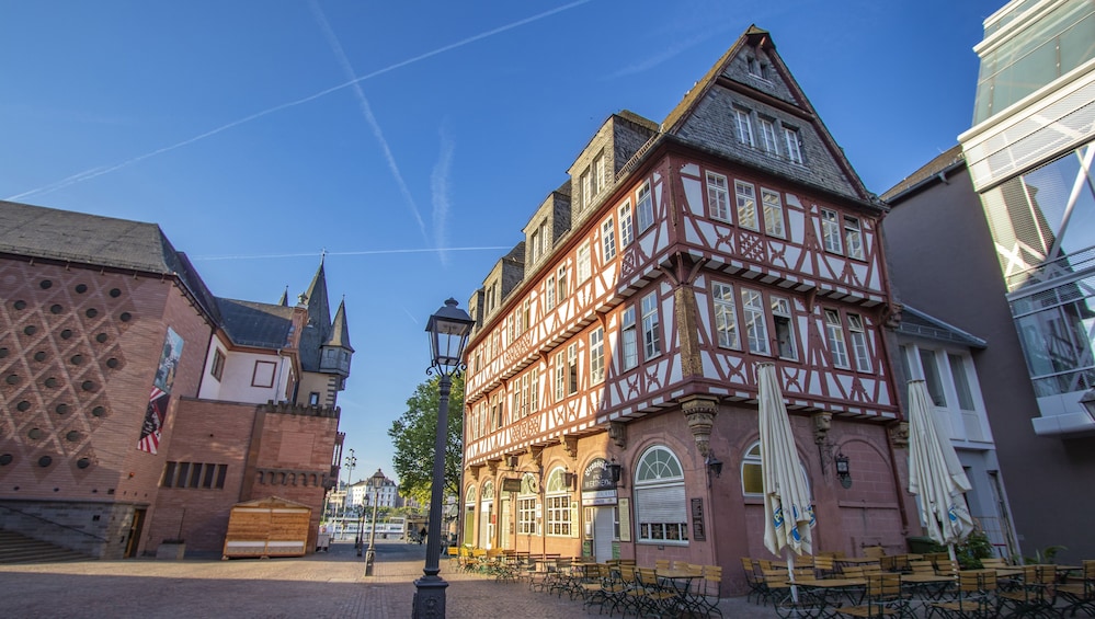 Discover Hochst Old Town of Frankfurt with a Local 1