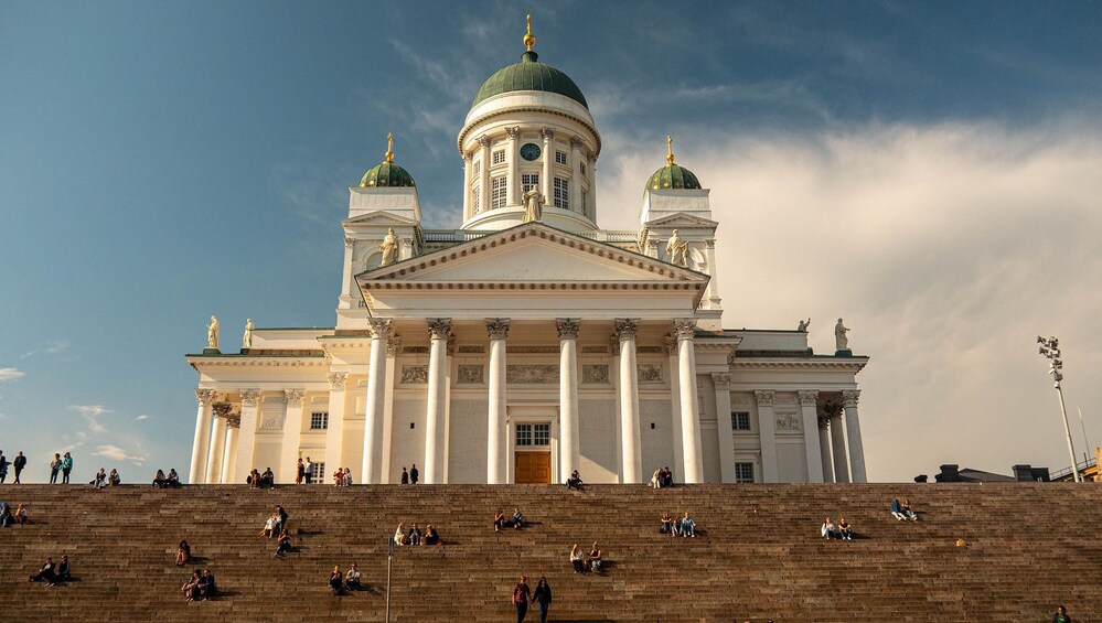 Discover Helsinki in 60 minutes with a Local 3