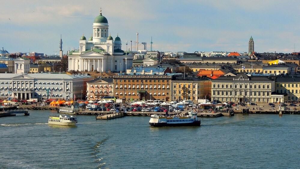 Discover Helsinki in 60 minutes with a Local 2
