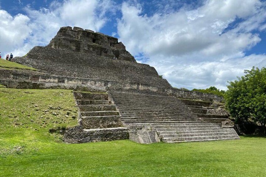 Private Xunantunich Mayan Ruin with local Lunch from Belize City 4
