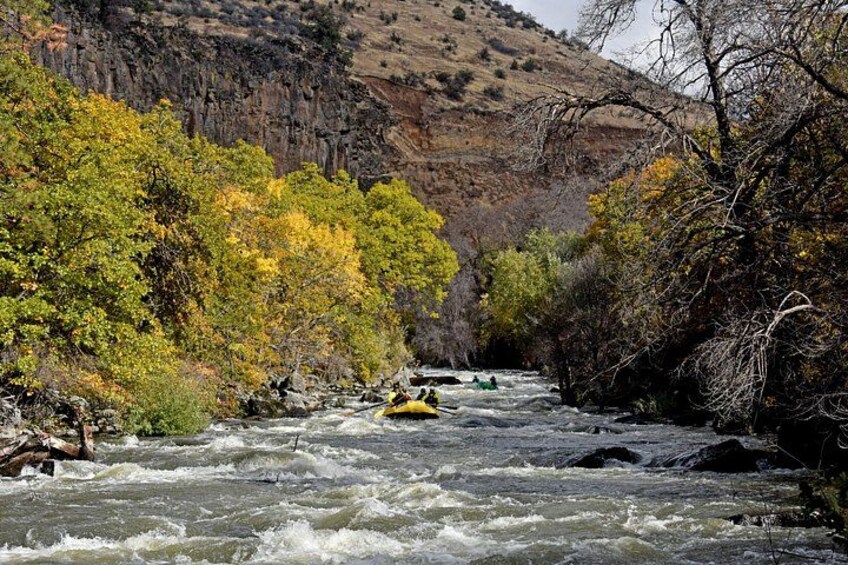 Rafting Kikacéki (Ward's) Canyon on the "New" Klamath. 1