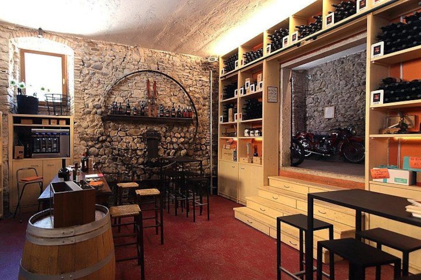 Wine Tasting in Historical Center of Lazise 3
