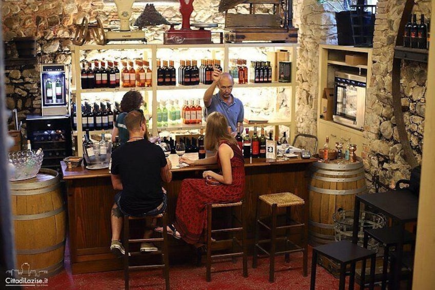 Wine Shop and tasting 4