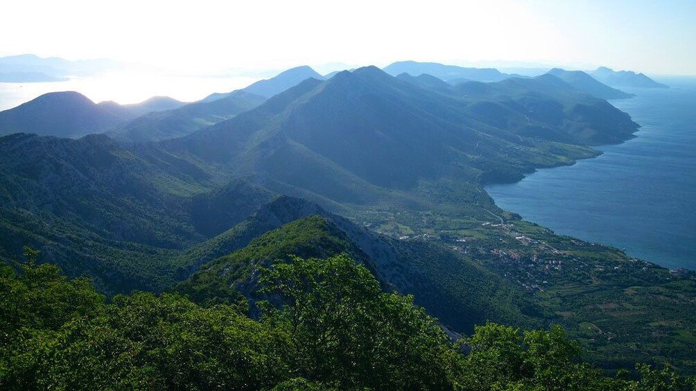 The green and mountainous landscape of Dubrovnik