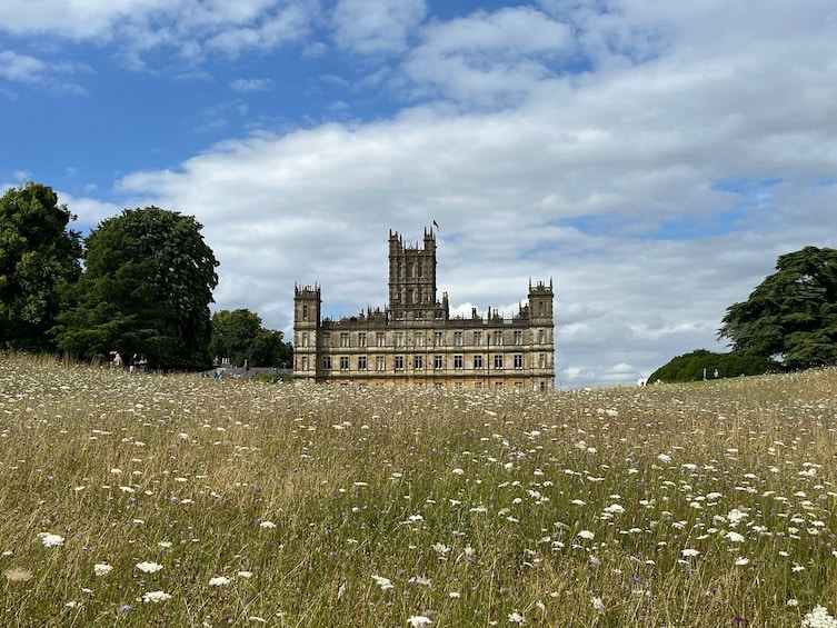 Downton Abbey Tour from London: Highclere Castle, Bampton & Oxford 3