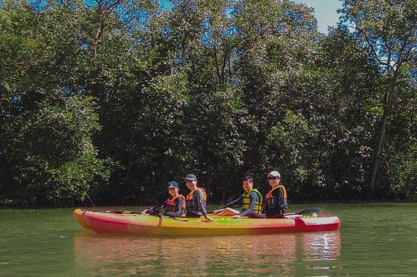 fun kayaking with friends 3