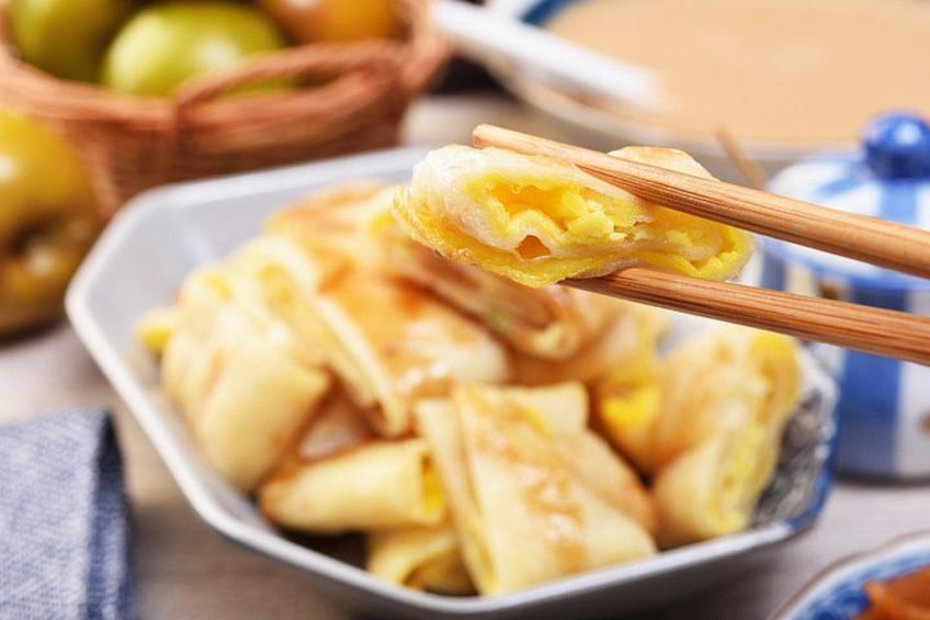 Traditional Taiwanese Breakfast: Egg Pancake 4