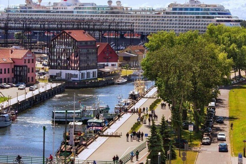 Private Shore Excursion: Walking Tour of Klaipeda + Amber Queen Museum