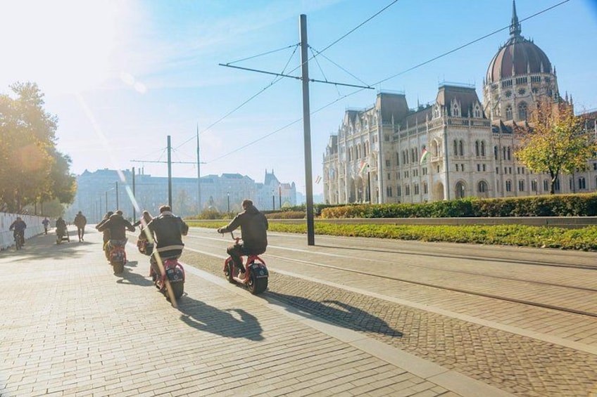 MonsteRoller E-Scooter Rental in Budapest 4