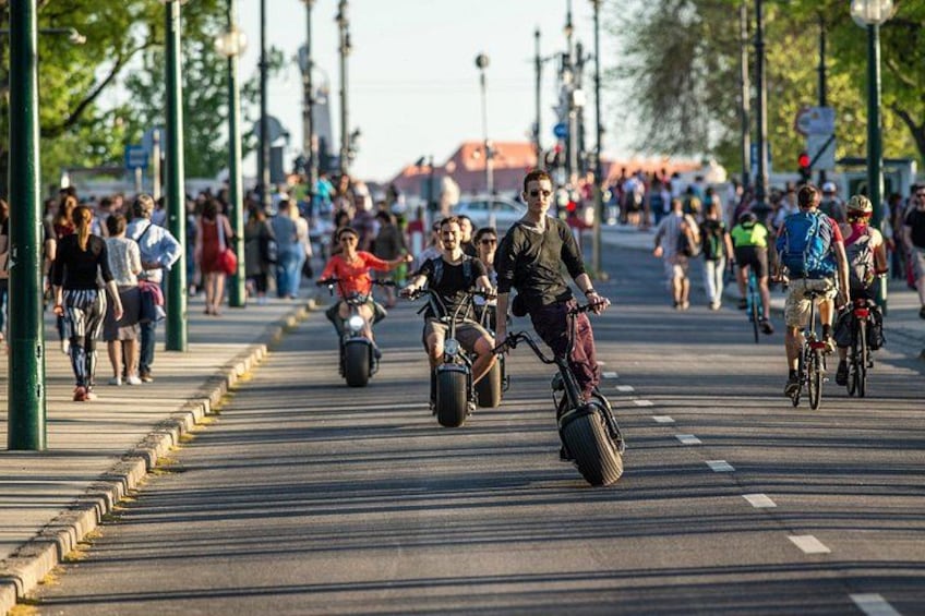 MonsteRoller E-Scooter Rental in Budapest 3