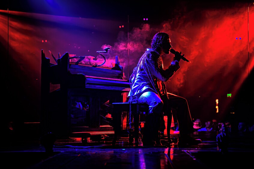 Dracula's - Dinner & Show 5