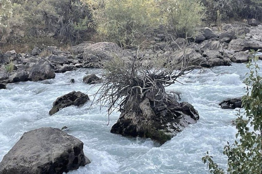 Iskanderkul river 4