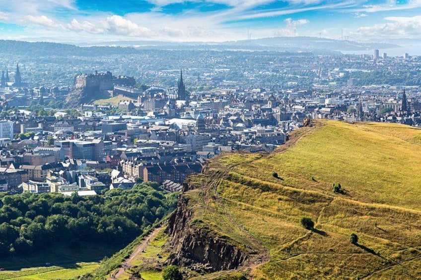 Commanding views over the city of Edinburgh 1