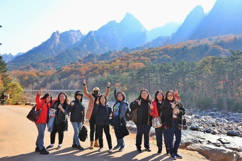 Private Trip in Mt Seorak & East Sea with a Photographer Tourguide!!