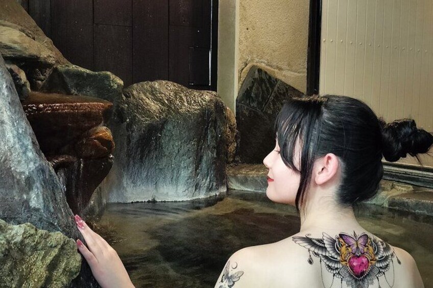 Tattoo-friendly open-air Onsen & drink 3