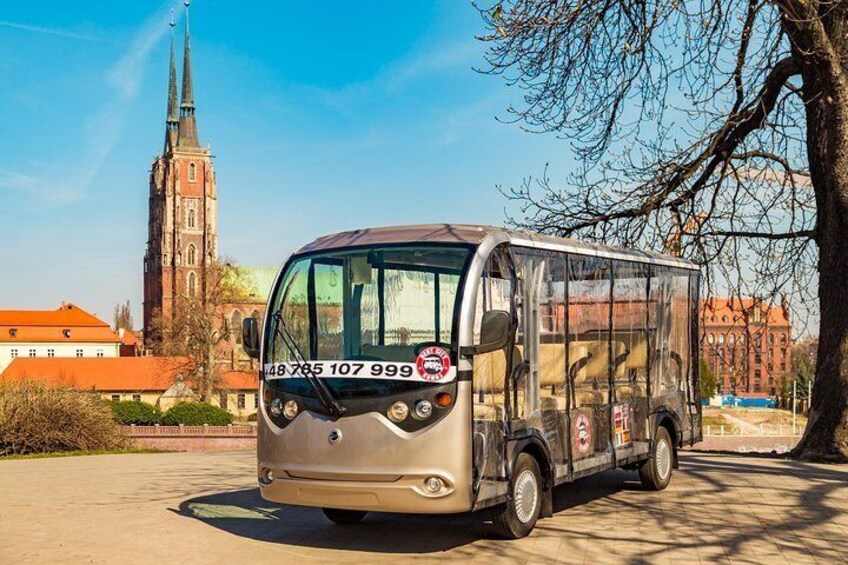 Wrocław, 2-hours private electric car tour with a Guide