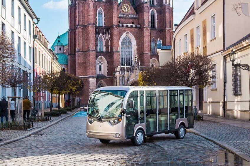 Wrocław, 2-hours private electric car tour with a Guide