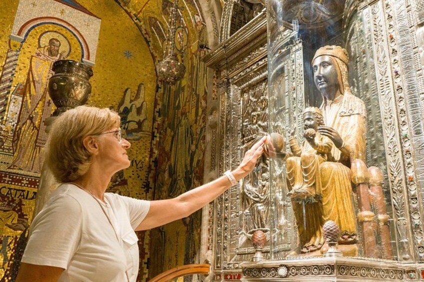Half-Day Montserrat Small Group Guided Tour from Barcelona 3