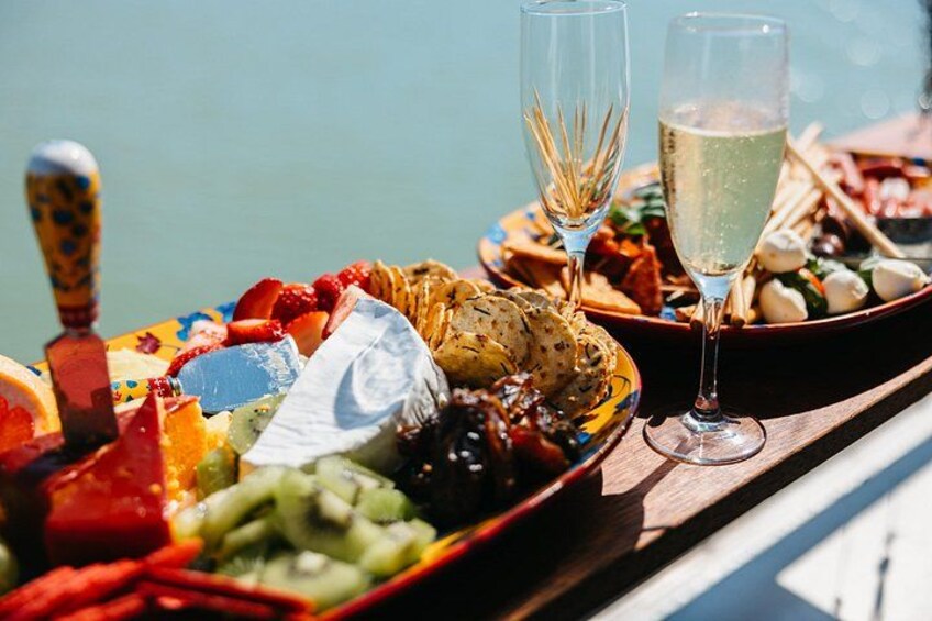 DINOSAUR ADVENTURE CRUISE - With Beachside Tapas and Cocktails 2