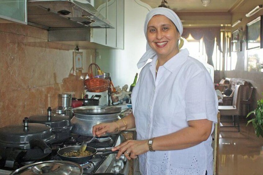 Authentic Parsi cooking lesson in Mumbai with a local 4