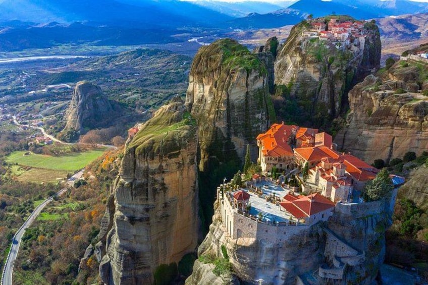 Majestic Sunset Meteora Tour with Local Guide 3