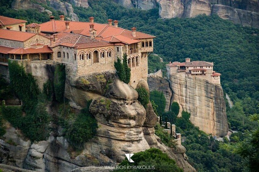 Majestic Sunset Meteora Tour with Local Guide 2