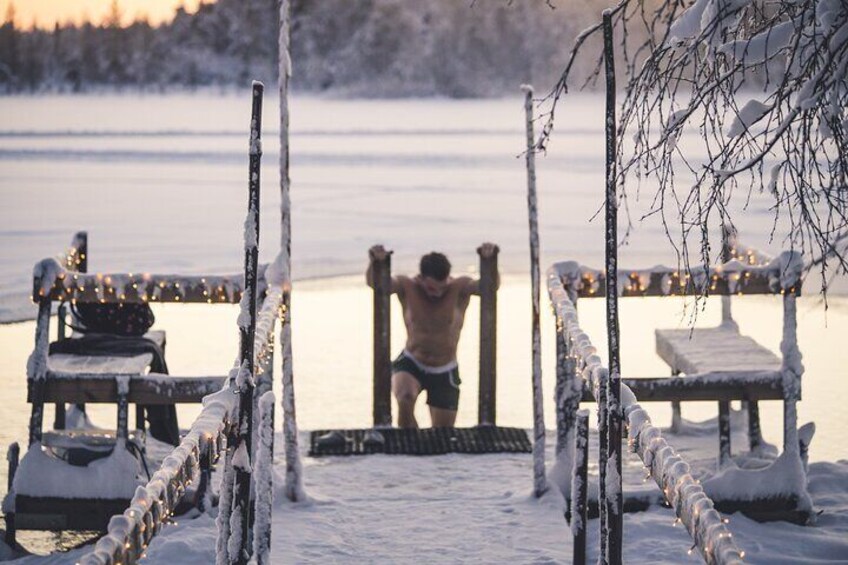 Best Of Lapland: Sauna, Ice swimming, Dinner & Northern Lights 