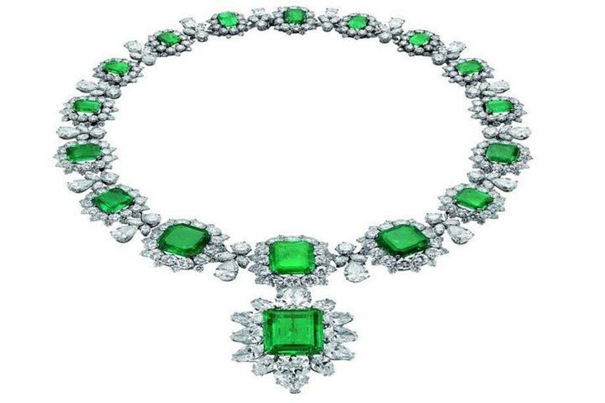 A necklace with green gemstones and diamonds. 3