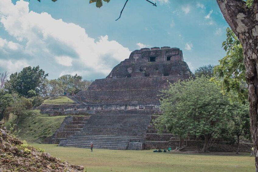 Private Tour to Maya Sites Xunantunich and Cahal Pech