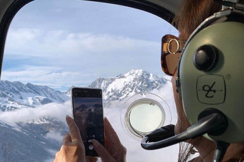Pilot’s Choice: 2 Glaciers & Snow Landing – 35min 4