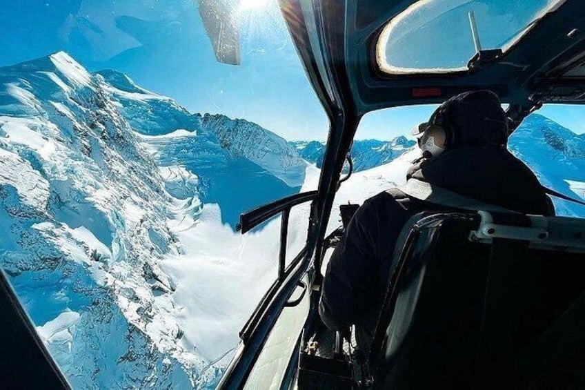 Pilot’s Choice: 2 Glaciers & Snow Landing – 35min 5