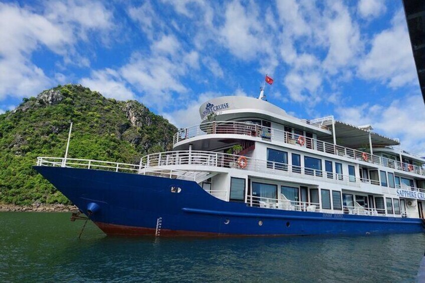 Halong Bay Luxury 3 Days Cruise (2 Nights on Boat - Balcony Cabin) 