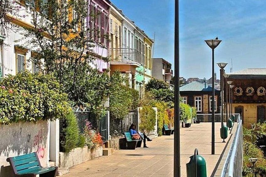 Famous Valparaíso! Premium Walking Tour with a Native Guide 5