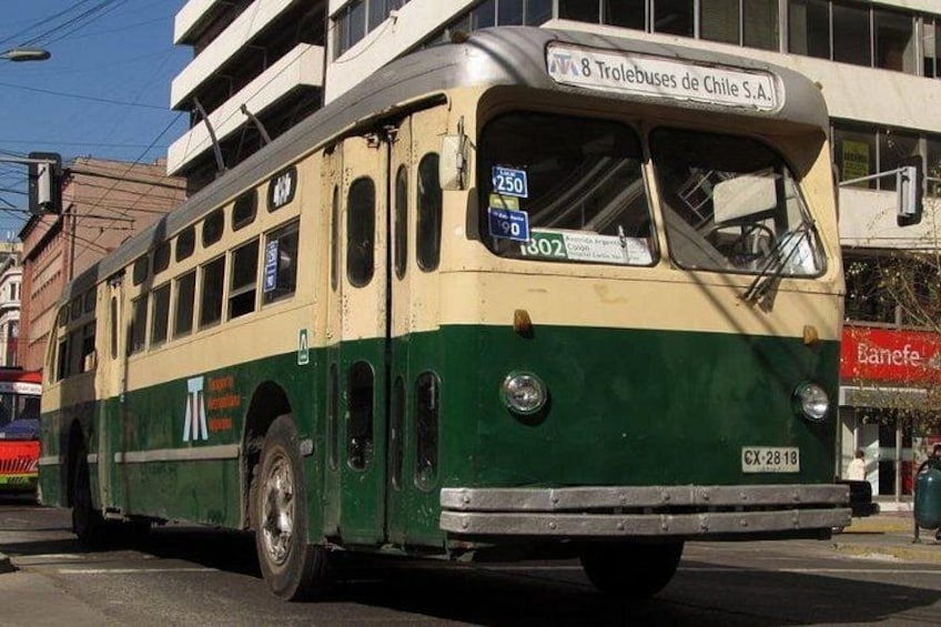 Famous Valparaíso! Premium Walking Tour with a Native Guide 2