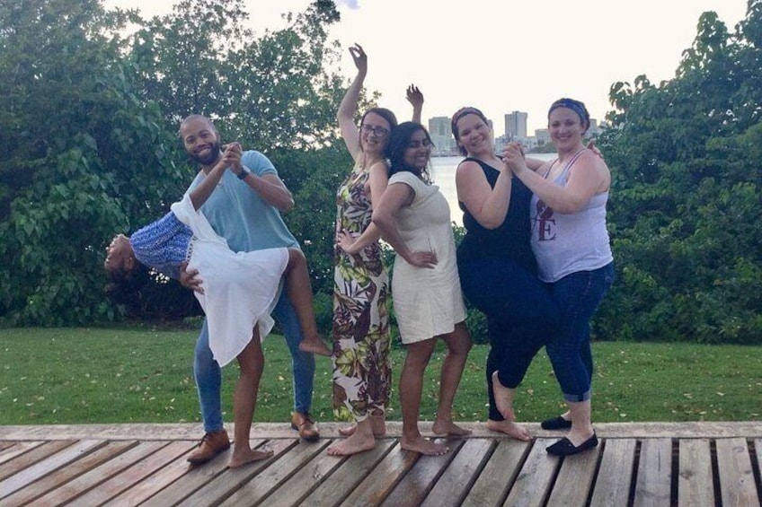 Outdoor Salsa Class Experience in San Juan 2