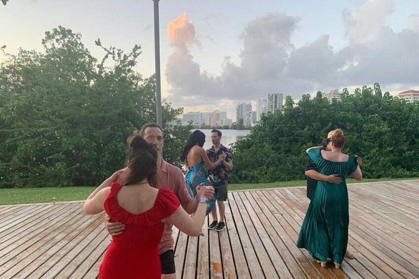 Outdoor Salsa Class Experience in San Juan 1