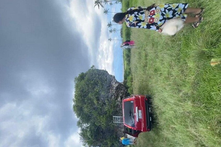 Tsunami Rock with Likutapu looking after our guests 2