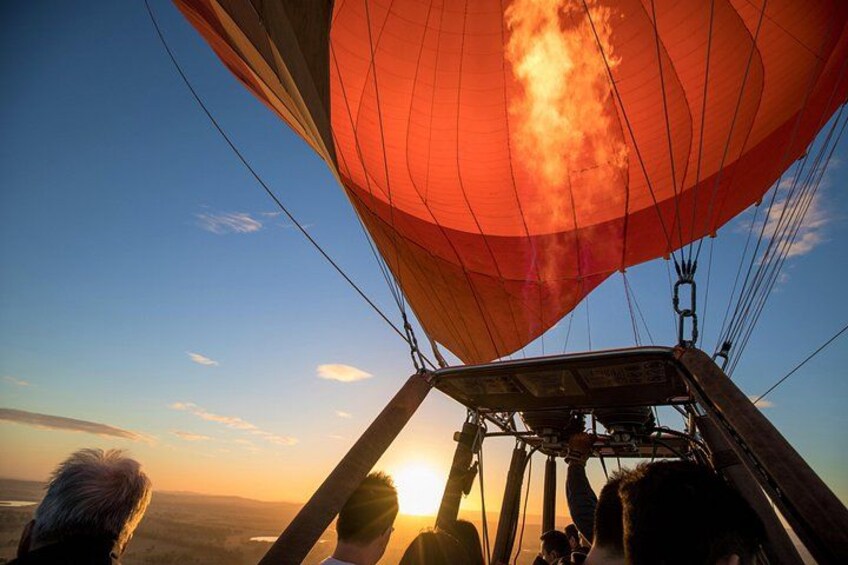 Hot Air Balloon Flight Brisbane with Vineyard Breakfast 5