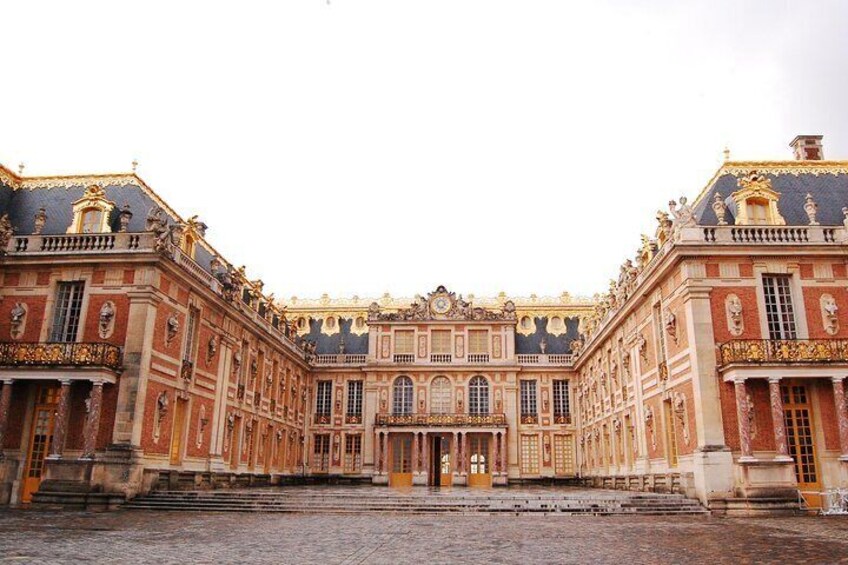 A grand, symmetrical building with ornate decorations and a central entrance. 5