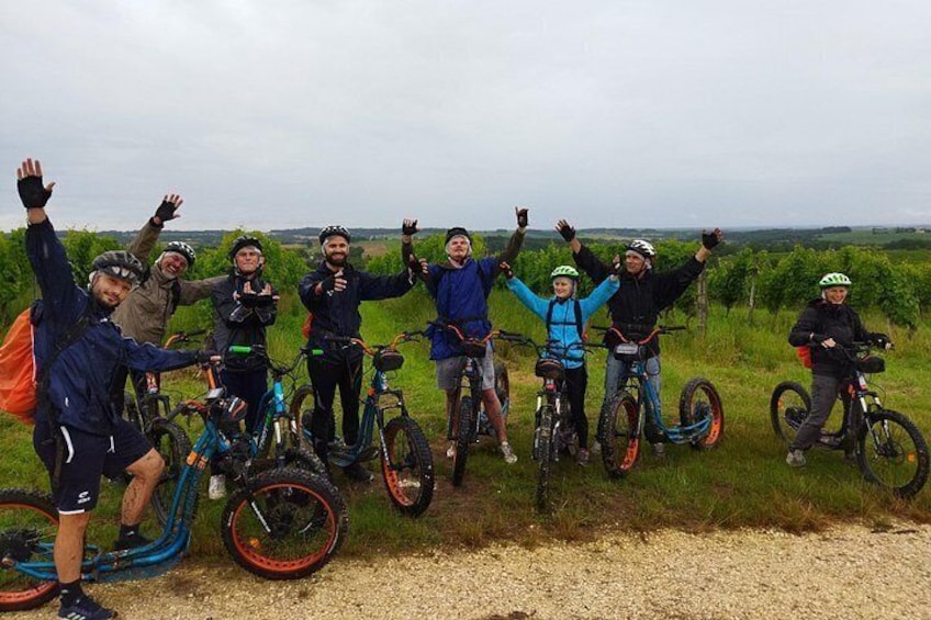 Group of friends in the Périgord Pourpre vineyards 2