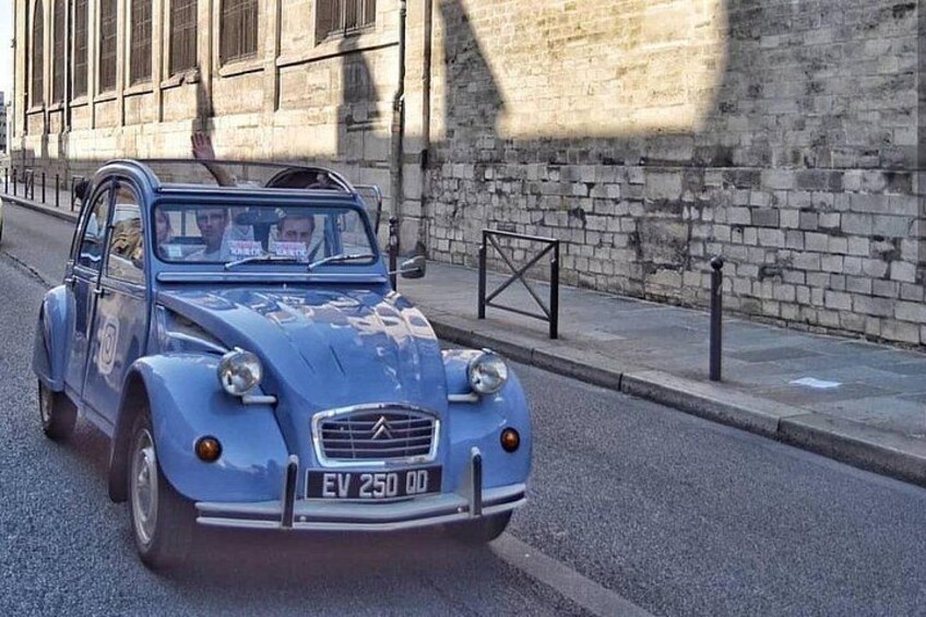 Vintage 2CV Adventure: 2 -Hour Paris Secrets Tour 2