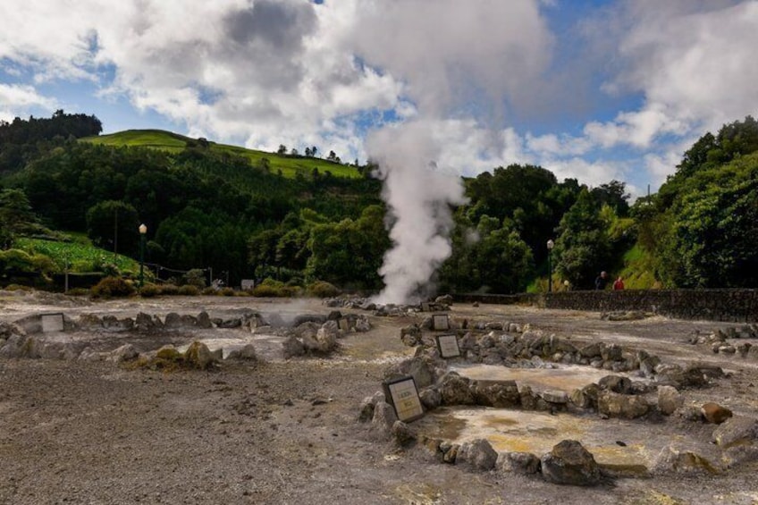Adventure in the Furnas, with volcanoes, lagoons and tea plantations 2