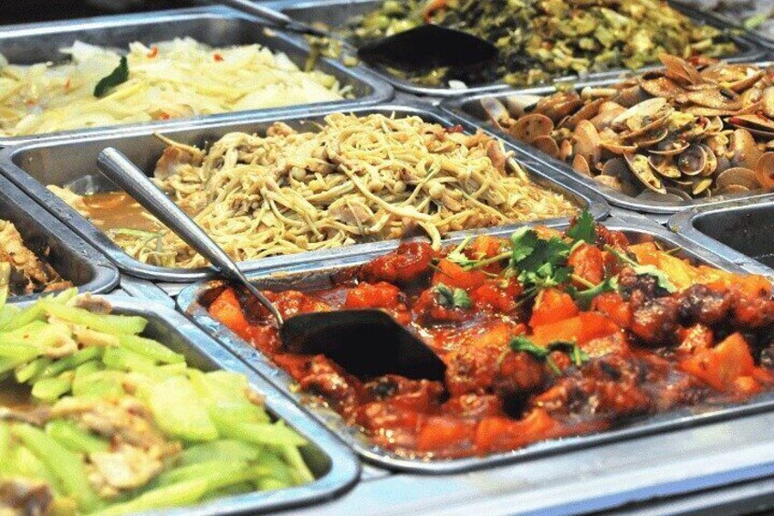 Lunch at an open buffet restaurant 2
