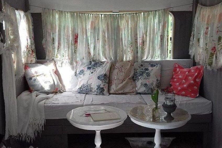 °° An interior that changes with the seasons! °° 3