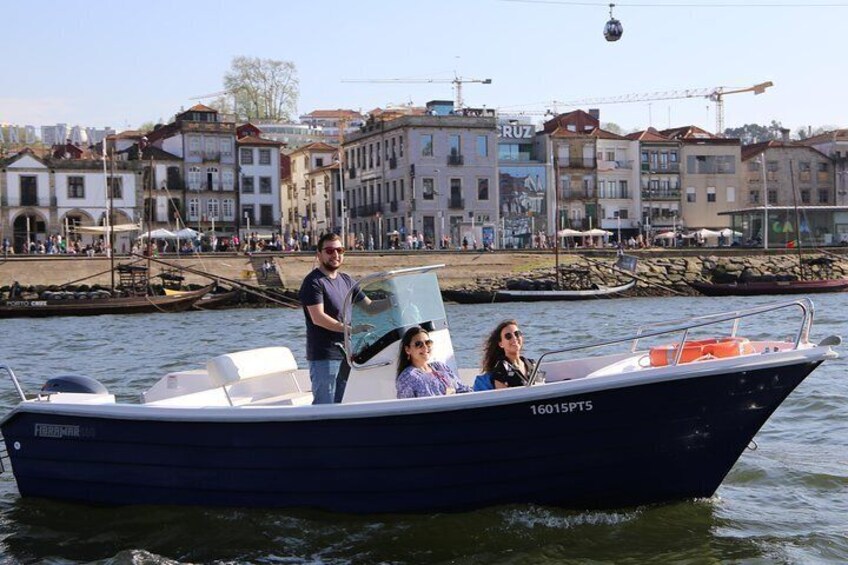 Private tour in the Douro (1 to 4 people) in a boat just for you