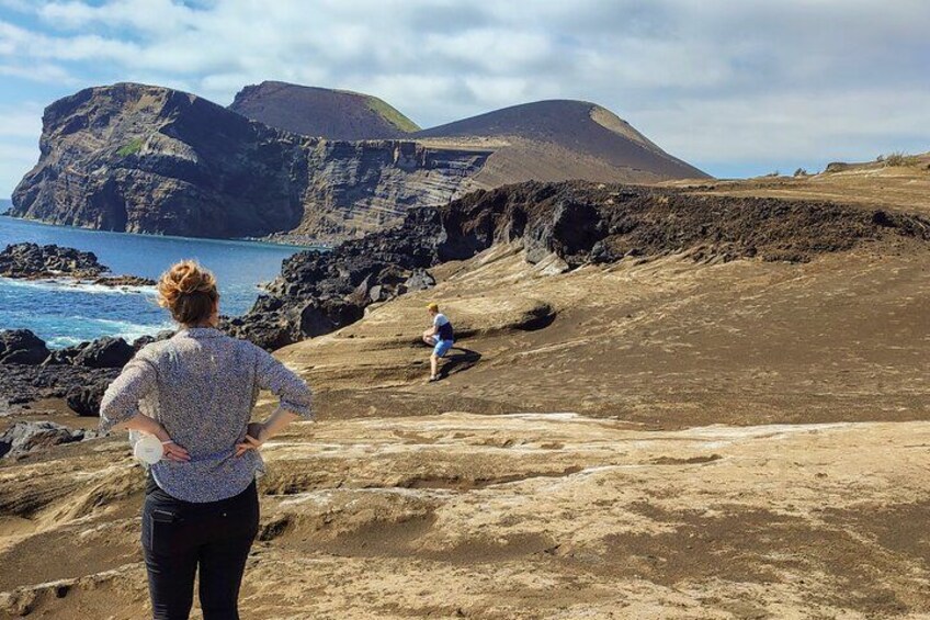 Observation of the Capelinhos Volcano from Porto do Comprido. 1