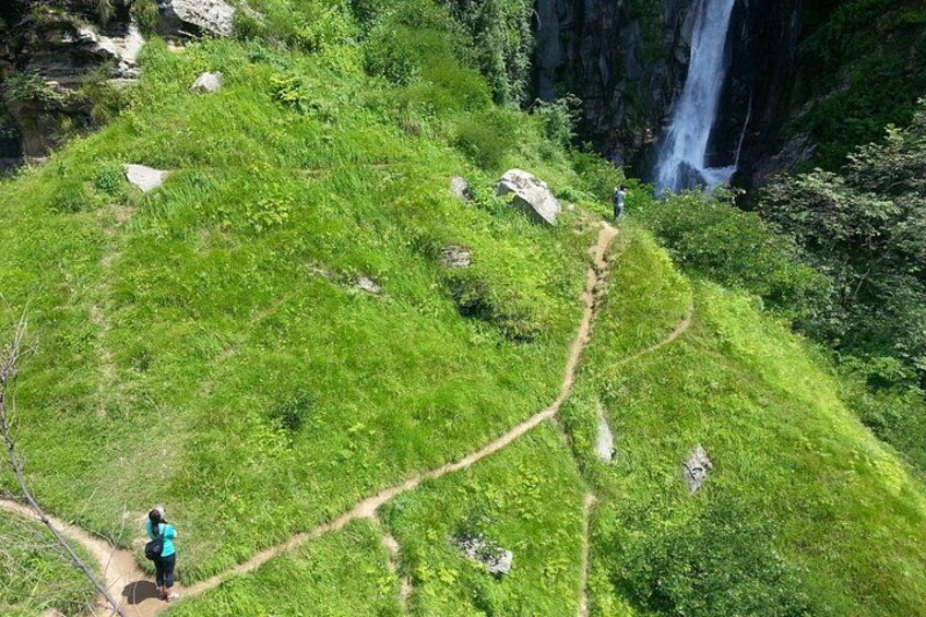 Private One Day Hiking Trip in Manali, Scenic Mountain Trail in Manali 2