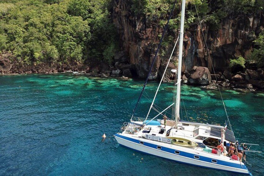 Catamaran ATAO Diving in the turquoise waters of Martinique 2