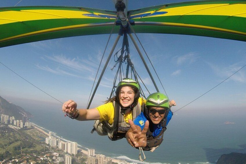Extra camera exclusive of the hang glider keel. 3
